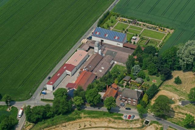 Die Sargfabrik Heinrich Glunz KG im Luftbild