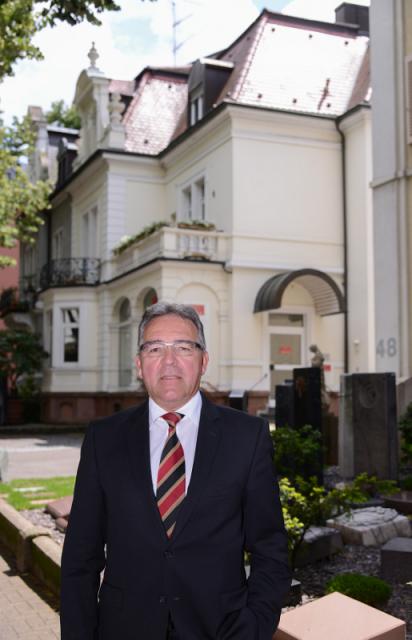 Karl-Heinz Müller, Inhaber des Freiburger Bestattungsinstituts K.H. Müller