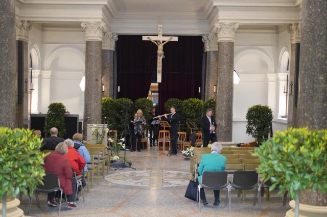 Sepulkralkultur à la Freiburg: Schwarzwald-Metropole bietet würdige Bestattungs-Kultur im schönsten Friedhofs-Dom Deutschlands.