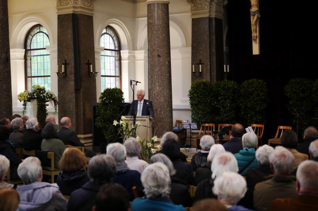 Sepulkralkultur à la Freiburg: Schwarzwald-Metropole bietet würdige Bestattungs-Kultur im schönsten Friedhofs-Dom Deutschlands.