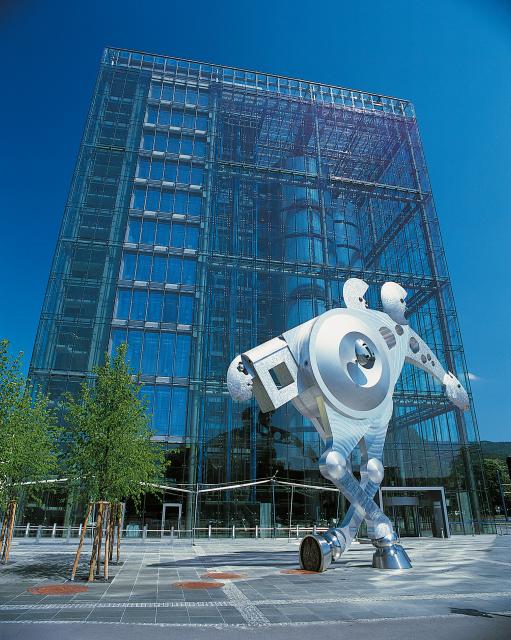 Das S-Printing Horse vor der  Print Media Academy der Heidelberger Druckmaschinen AG  in Heidelberg. Mit einer Höhe von 13 Metern und dem Gewicht von  90 Tonnen die größte Pferdeskulptur der Welt. 