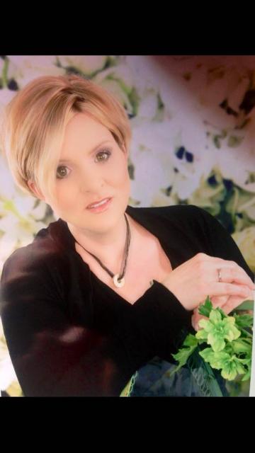 „La Belle Hélène“ auf Offenbachs Friedhöfen: Die schöne Bestatterin Pérez Preiß.