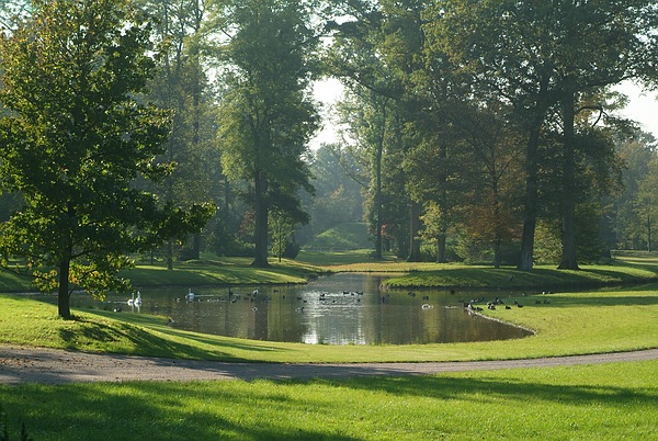 Blick vom Schloss auf den Erdkegel im Fulwellpark